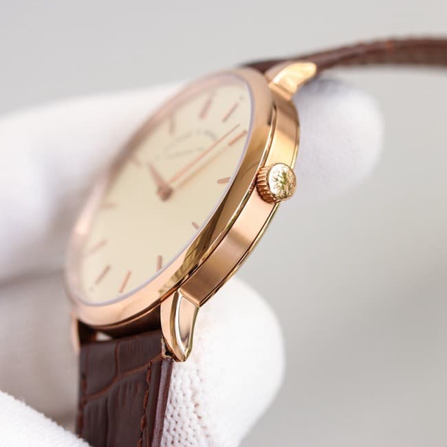 top-tier Lange SAXONIA series two-hand rose gold color steel case side view