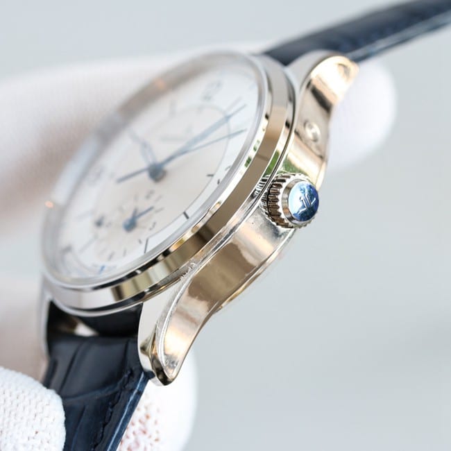 TW factory top-tier Jaeger-LeCoultre Geographer Master Series silver steel case black leather strap watch side view