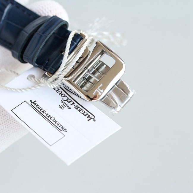 TW factory top-tier replicaJaeger-LeCoultre geographer master series silver steel case black leather strap watch clasp picture
