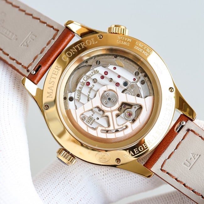 TW factory top-tier replicaJaeger-LeCoultre geographer master series rose gold color steel case red leather strap watch movement picture