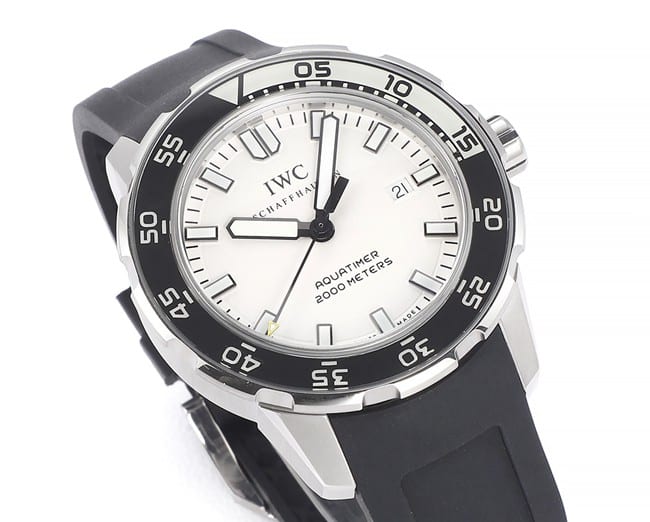 top-tier watch IWC ocean series white hour hand black rubber strap watch front view