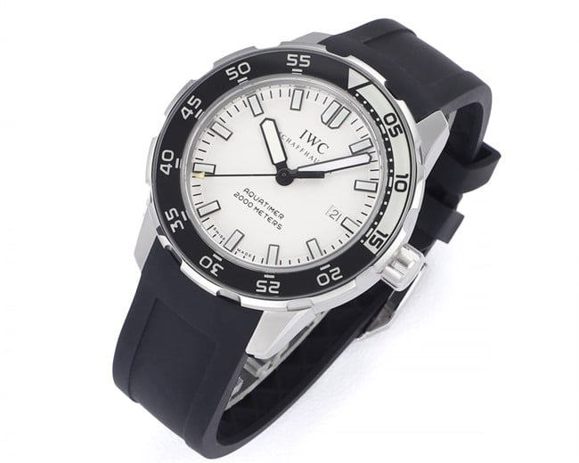top-tier watch IWC ocean series white hour hand black rubber strap watch front view