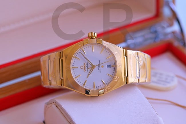 top-tier watch Omega fifth generation constellation series white dial gold steel bracelet men's watch front view