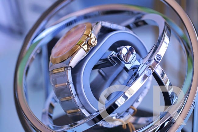 High-quality Omega Constellation Series Fifth Generation white dial silver steel band men's wristwatch side view