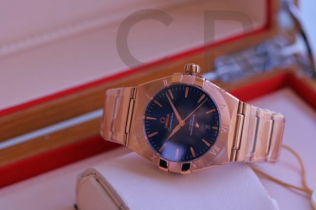 top-tier watch Omega fifth generation constellation series black dial gold steel bracelet men's watch front view