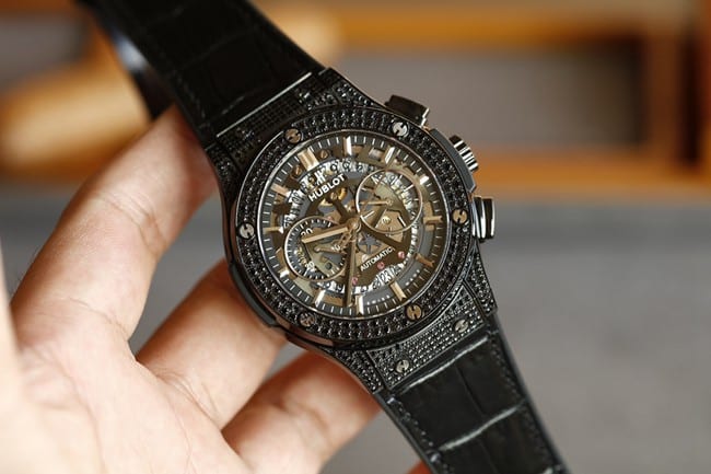 top-tier watch Hublot BIG BANG series Hublot boutique full diamond black shell black belt watch front view