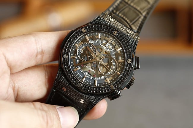 top-tier watch Hublot BIG BANG series Hublot boutique full diamond black shell black belt watch front view