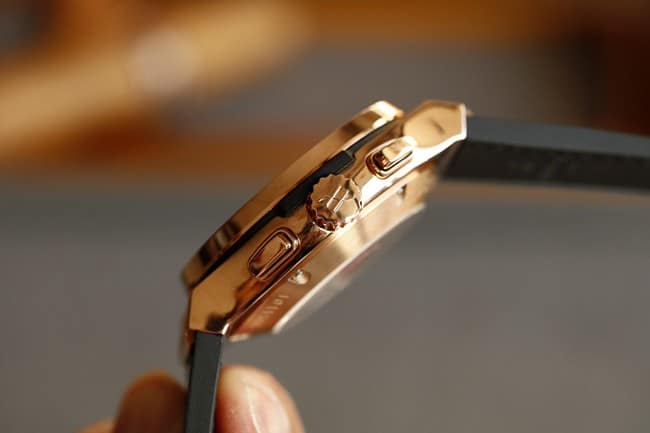 top-tier watch Hublot BIG BANG series Hublot boutique full diamond rose gold color case black belt watch side view