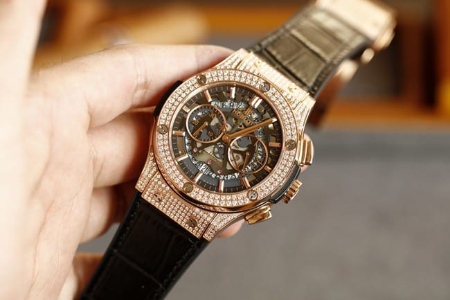 top-tier watch Hublot BIG BANG series Hublot boutique full diamond rose gold color case black belt watch front view
