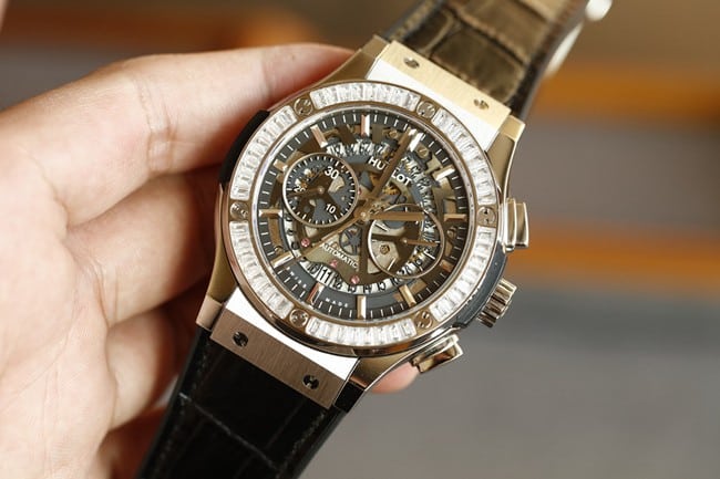 top-tier watch Hublot BIG BANG series Hublot boutique diamond silver case watch front view