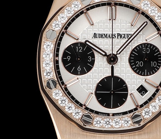 Close-up Photos of the Top-Quality Audemars Piguet: Audemars Piguet Royal Oak Rose Gold Case Women's Multifunction Mechanical Chronograph Watch