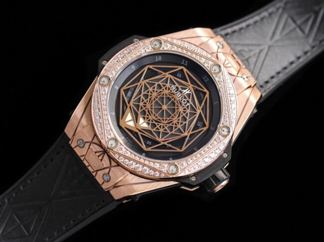 top-tier watch Hublot series tattoo OEM1:1 open mold rose goldblack dial ring diamond men's mechanical watch front view