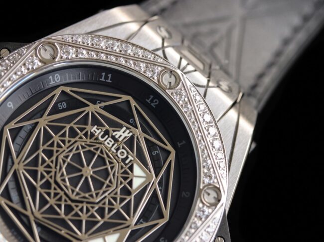 top-tier watch Hublot series tattoo OEM1:1 open mold white steel black dial ring diamond men's mechanical watch detail shots