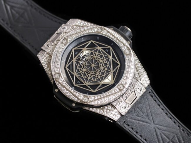 top-tier watch Hublot series tattoo OEM1:1 open mold white steel black dial full diamond men's mechanical watch front view