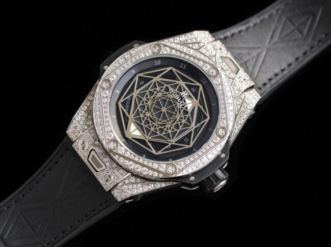 top-tier watch Hublot series tattoo OEM1:1 open mold white steel black dial full diamond men's mechanical watch front view
