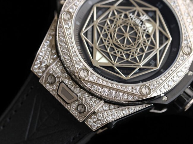 top-tier watch Hublot series tattoo OEM1:1 molded white steel black dial full diamond men's mechanical watch detail shots