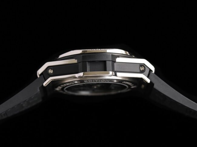 top-tier watch Hublot series tattoo OEM1:1 open mold white steel black dial full diamond men's mechanical watch side view