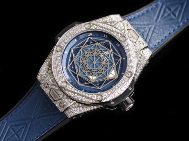 top-tier watch Hublot series tattoo OEM1:1 open mold white steel blue dial full diamond men's mechanical watch front view