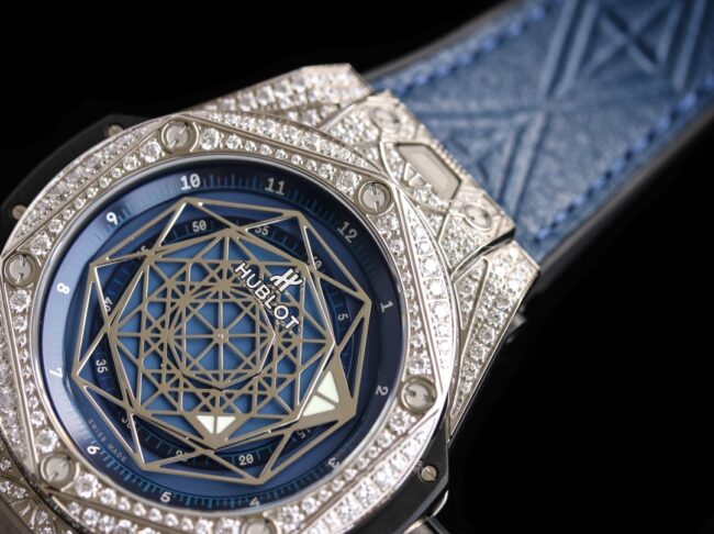 top-tier watch Hublot series tattoo OEM1:1 open mold white steel blue dial full diamond men's mechanical watch detail shots