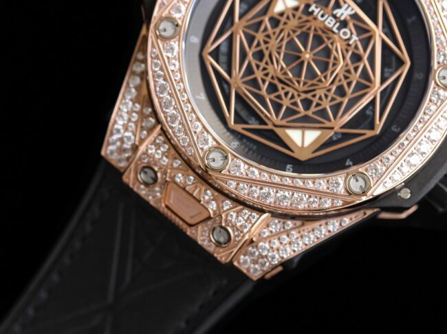 top-tier table Hublot series tattoo OEM1:1 open mold rose goldblack dial full diamond men's mechanical watch detail shots