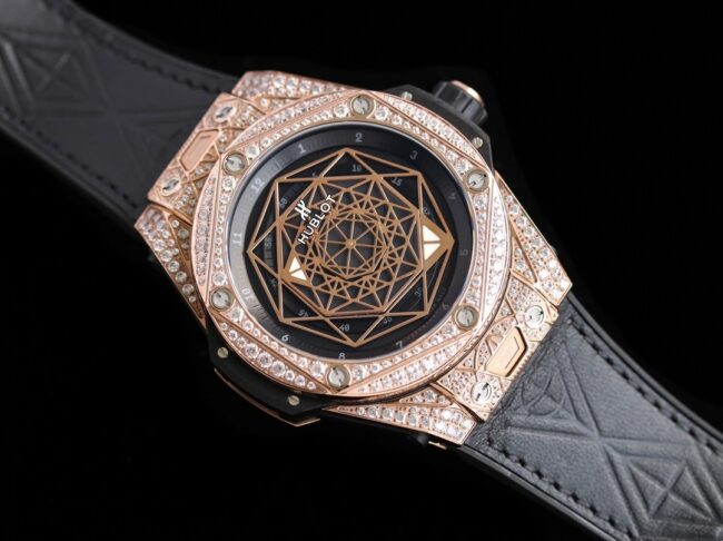 top-tier watch Hublot series tattoo OEM1:1 open mold rose goldblack dial full diamond men's mechanical watch front view