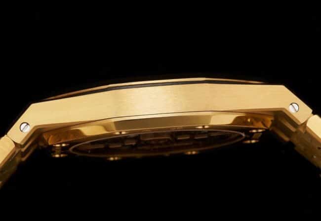 top-tier watch Audemars Piguet super two-hand mechanical movement Royal Oak15202 gold plate yellow bottom men's watch side view
