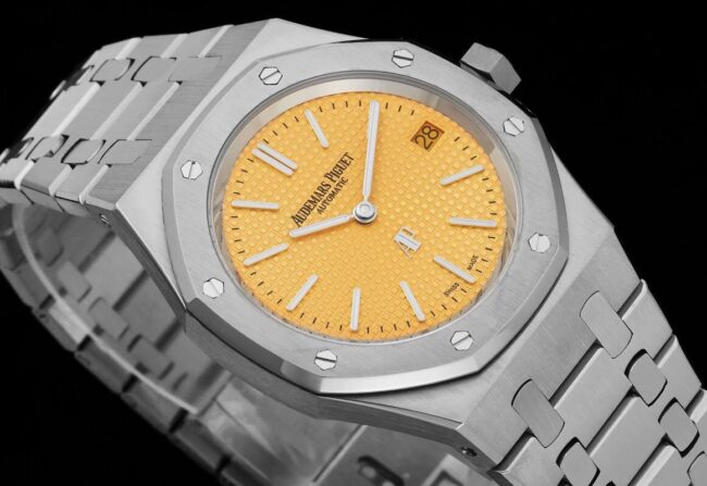 top-tier watch Audemars PiguetRoyal Oak15202 two-hand mechanical movement white steel yellow bottom men's watch front view