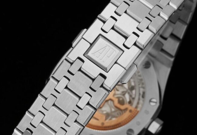 top-tier watch Audemars PiguetRoyal Oak15202 two-hand mechanical movement white steel yellow bottom men's watch front view clasp picture