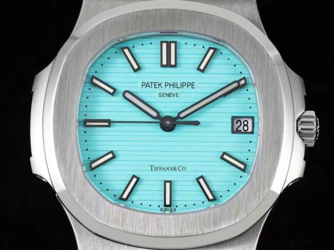 top-tier watch Patek Philippe limited edition Nautilus5711 Tiffany white steel blue bottom Nautilus men's mechanical watch front view