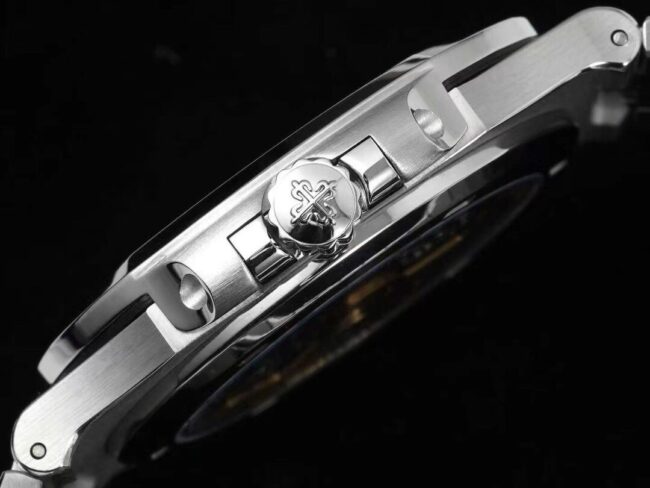 top-tier watch Patek Philippe limited edition Nautilus5711 Tiffany white steel blue bottom Nautilus men's mechanical watch side view