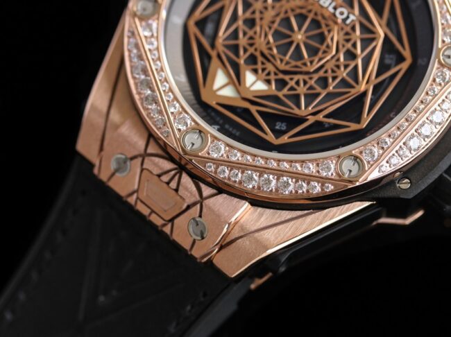 WWF factory top-tier watch Aerospace BigBang series rose gold circle diamond black bottom men's tattoo watch detail shots