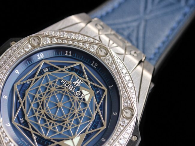 WWF factory top-tier watch Aerospace BigBang series K gold blue bottom ring diamond men's tattoo watch detail shots