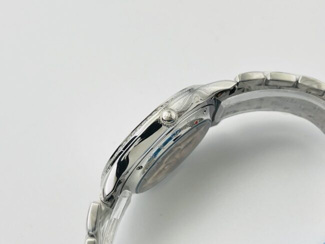 top-tier watch Jaeger-LeCoultre ultra-thin master series white steel white bottom men's watch side view