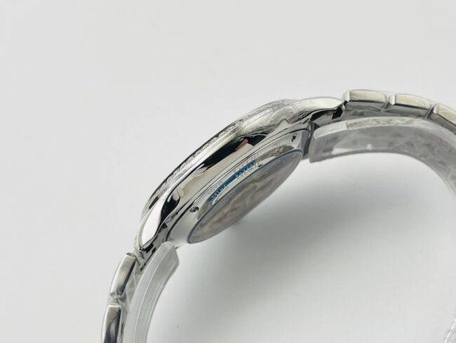 top-tier watch Jaeger-LeCoultre ultra-thin master series white steel white bottom men's watch side view