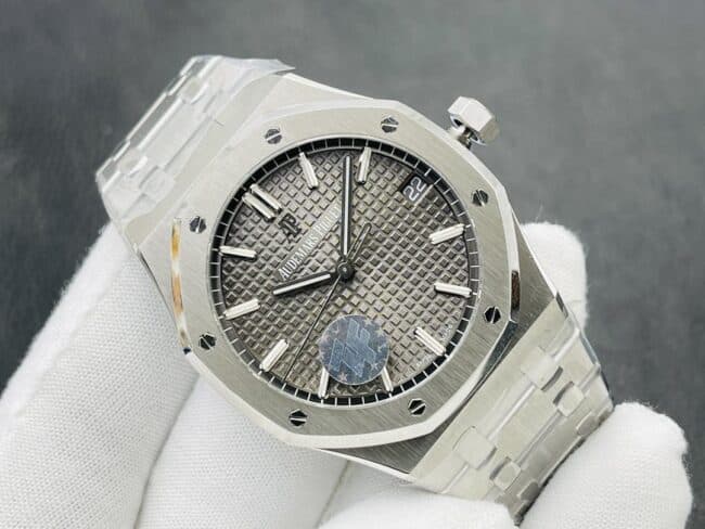 collectible watch Audemars Piguet Royal Oak 15500 V2 version powerfully interprets the reigning steel king, white steel gray dial men's watch front view.