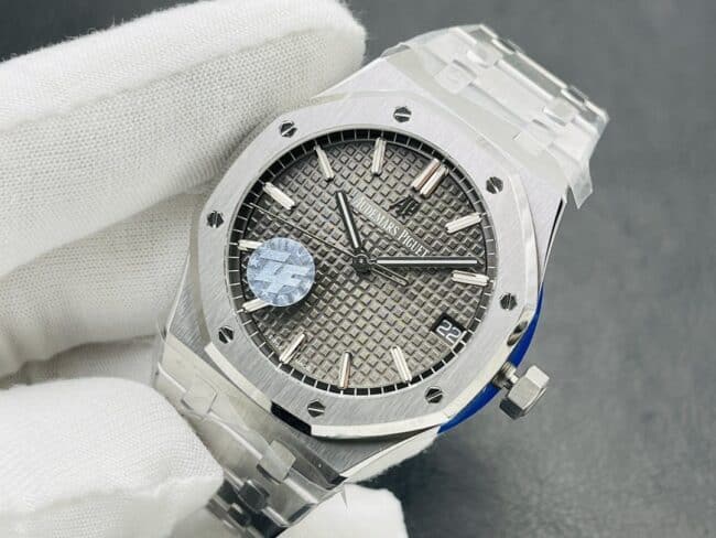 collectible watch Audemars Piguet Royal Oak 15500 V2 version powerfully interprets the reigning steel king, white steel gray dial men's watch front view.