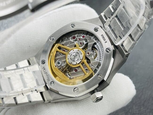Top watch Audemars Piguet Royal Oak 15500 V2 version strongly interprets the king of steel's championship-defending white steel gray dial men's watch movement picture