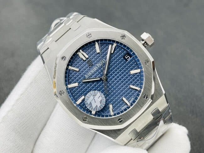 top-tier watch Audemars PiguetRoyal Oak15500V2 version strength interpretation of the defending steel king white steel blue bottom men's watch front view