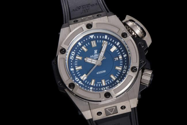 top-tier watch Hublot HUBLOTtitanium case king supreme lumeblue dial1400automatic men's mechanical watch front view