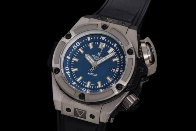 top-tier watch Hublot HUBLOTtitanium case king supreme lumeblue dial1400automatic men's mechanical watch front view