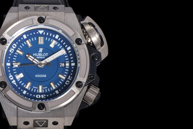 top-tier watch Hublot HUBLOTtitanium case king supreme lumeblue dial1400automatic men's mechanical watch detail shots