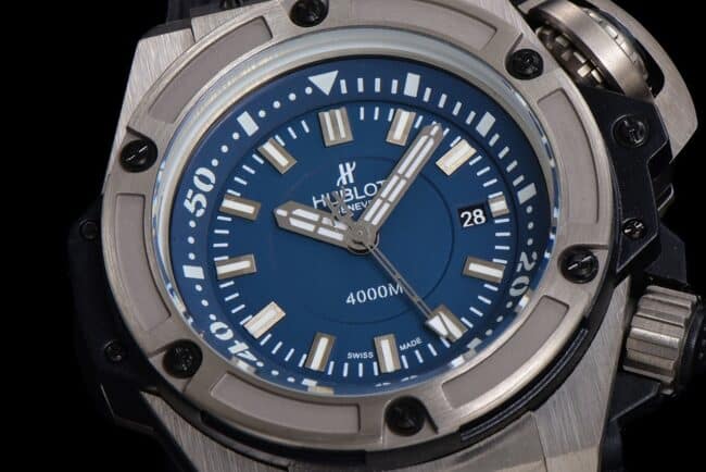 top-tier watch Hublot HUBLOTtitanium case king supreme lumeblue dial1400automatic men's mechanical watch front view