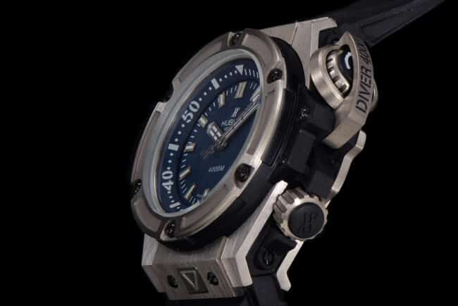 top-tier watch Hublot HUBLOTtitanium case king supreme lumeblue dial1400automatic men's mechanical watch side view