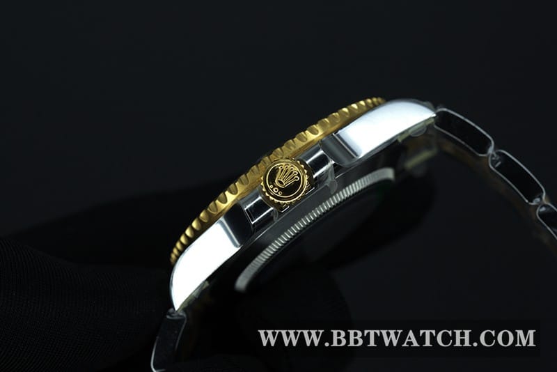 VS FactoryRolex intergold Black Submariner 40 diameter 3135 movementtop-tier watch side view