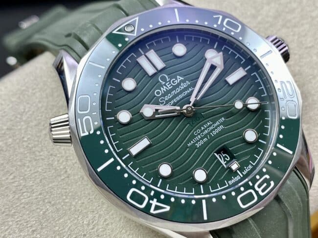 Omega 2022 Latest Seamaster 300 Dual-T Black-Green Dial Men's Mechanical Watch Front View