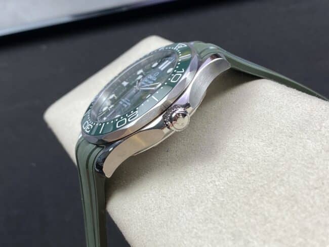Omega 2022 Latest Seamaster 300 Two-Tone Black and Green Dial Men's Mechanical Watch Side View