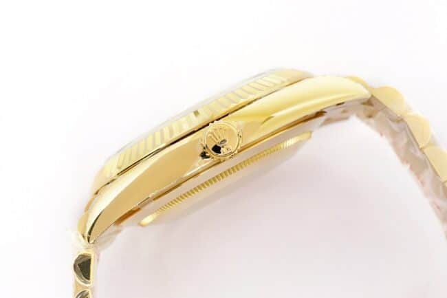 top-tier replicaRolexday displayDatejustK gold men's mechanical watch side view