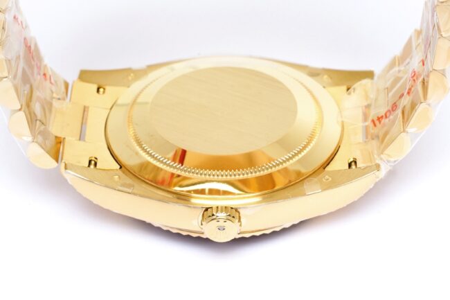 top-tier replicaRolexday displayDatejustK gold men's mechanical watch side view