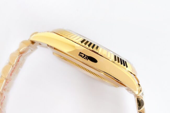 top-tier replicaRolexday displayDatejustK gold men's mechanical watch side view