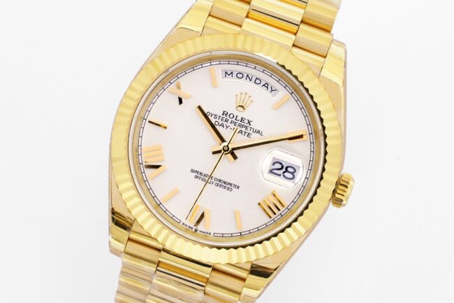 top-tier replicaRolexday displayDatejust 18K gold white dial men's mechanical watch front view